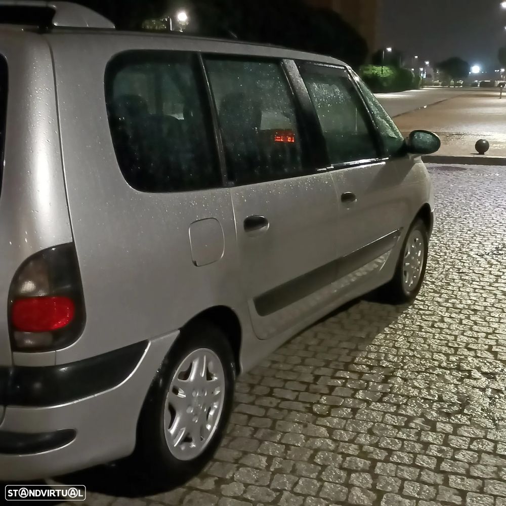 Renault Grand Espace RT 2.2 dT - 8