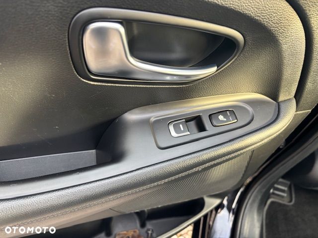 Kia Carens 1.7 CRDi Vision - 28