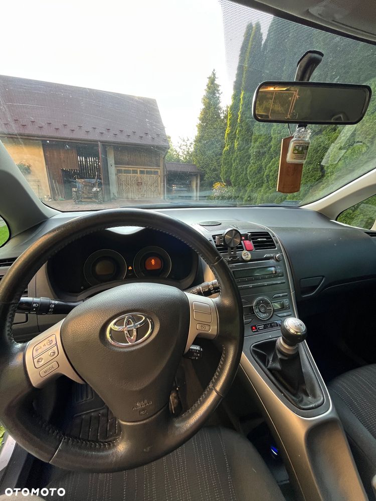 Toyota Auris 1.6 VVT-i Executive - 6