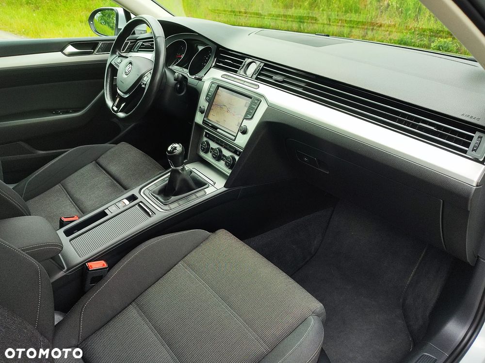 Volkswagen Passat 2.0 TDI (BlueMotion Technology) Highline - 36