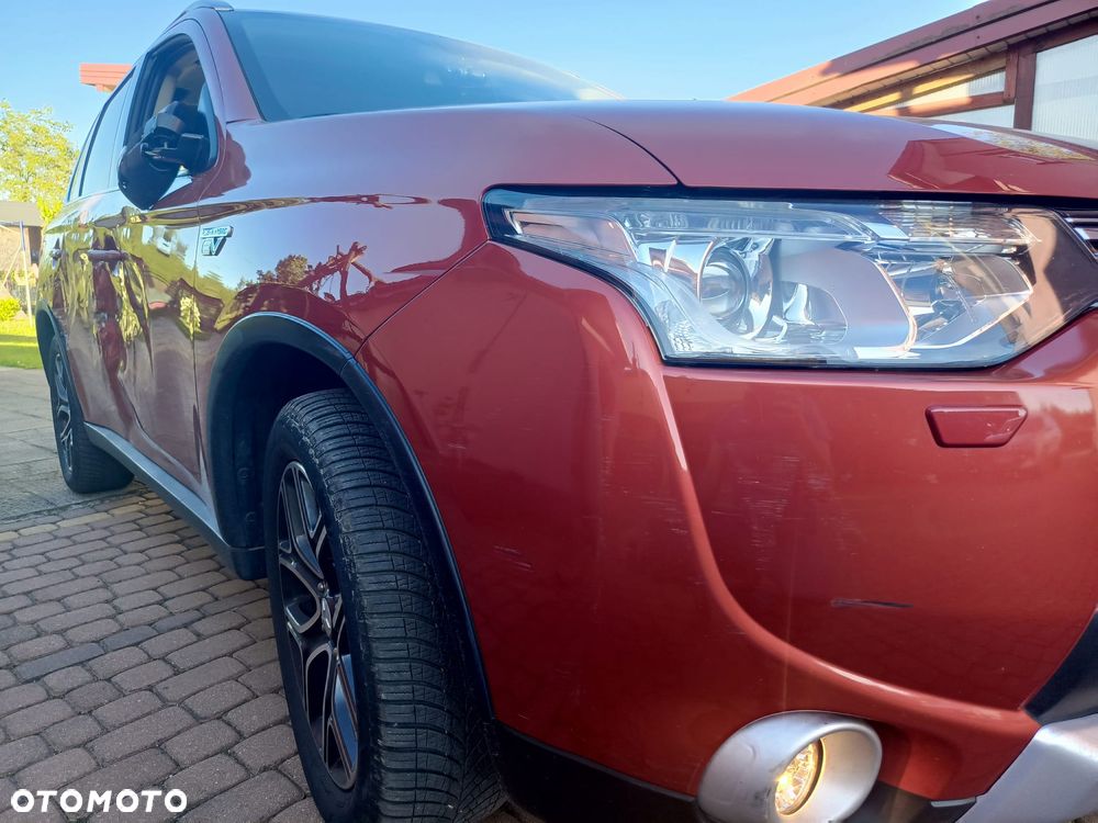 Mitsubishi Outlander Instyle NAVI + - 20
