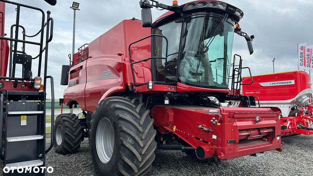 Case IH Axial Flow 8250 - 9