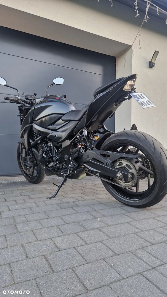 Suzuki GSX - 3
