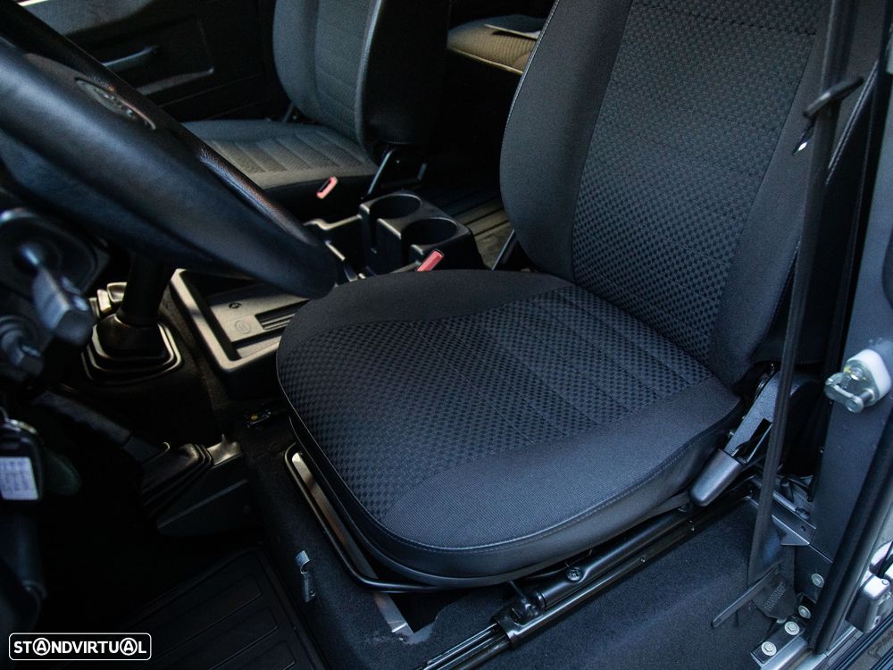 Land Rover Defender 110 SW 2.4 CRD S - 22