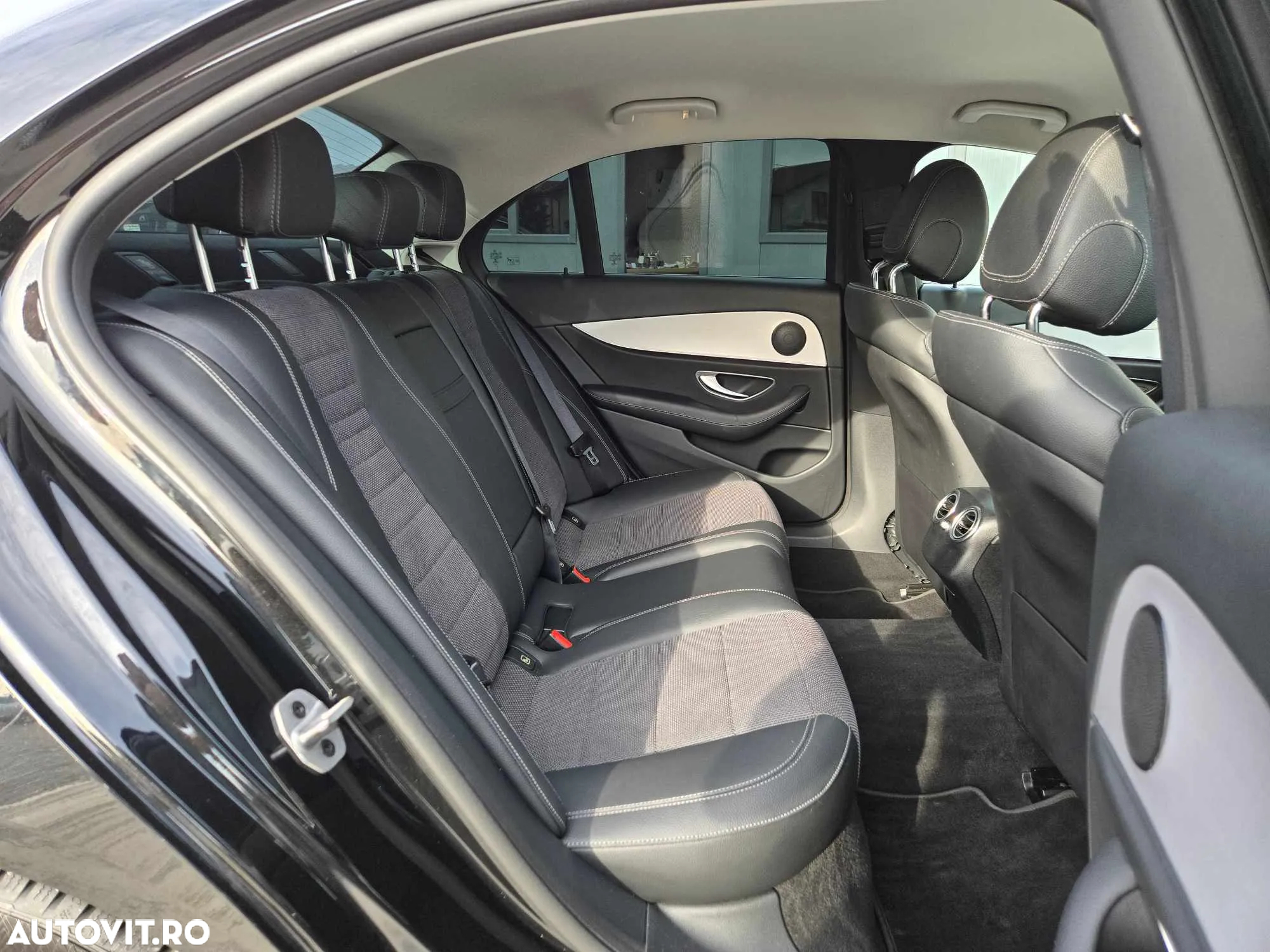 Mercedes-Benz E 220 d T 9G-TRONIC Avantgarde - 26