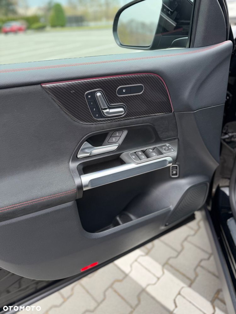 Mercedes-Benz GLB 250 8G-DCT AMG Line - 13