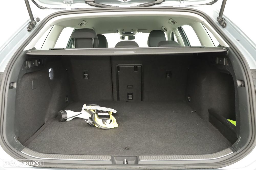 VW Passat Variant 1.5 TSI eHybrid DSG - 23
