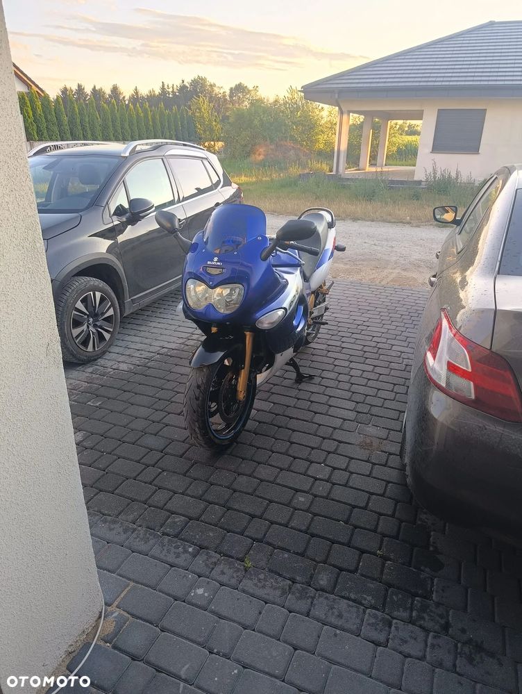 Suzuki GSX - 3