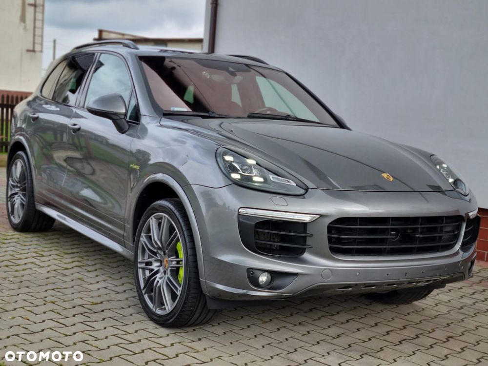 Porsche Cayenne - 1