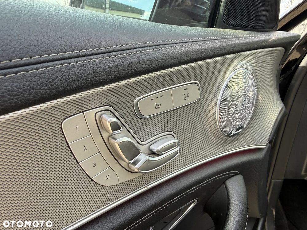 Mercedes-Benz Klasa E 220 d 4-Matic 9G-TRONIC - 19