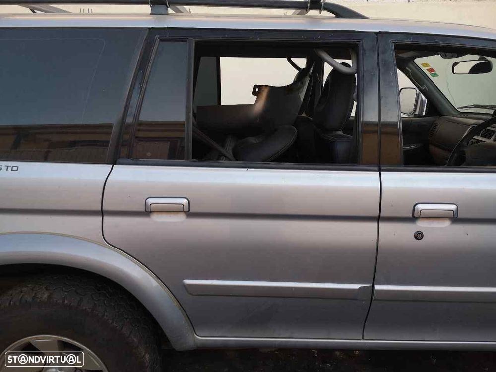 PORTA TRASEIRA DIREITA MITSUBISHI MONTERO SPORT K90 - 1