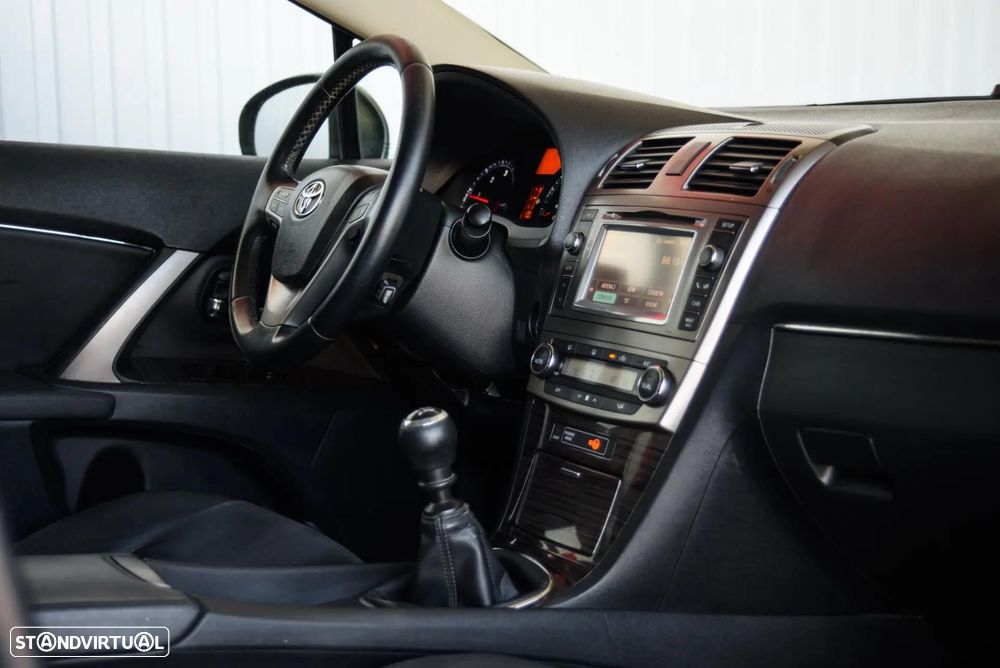 Toyota Avensis SD 2.0 D-4D Exclusive - 47