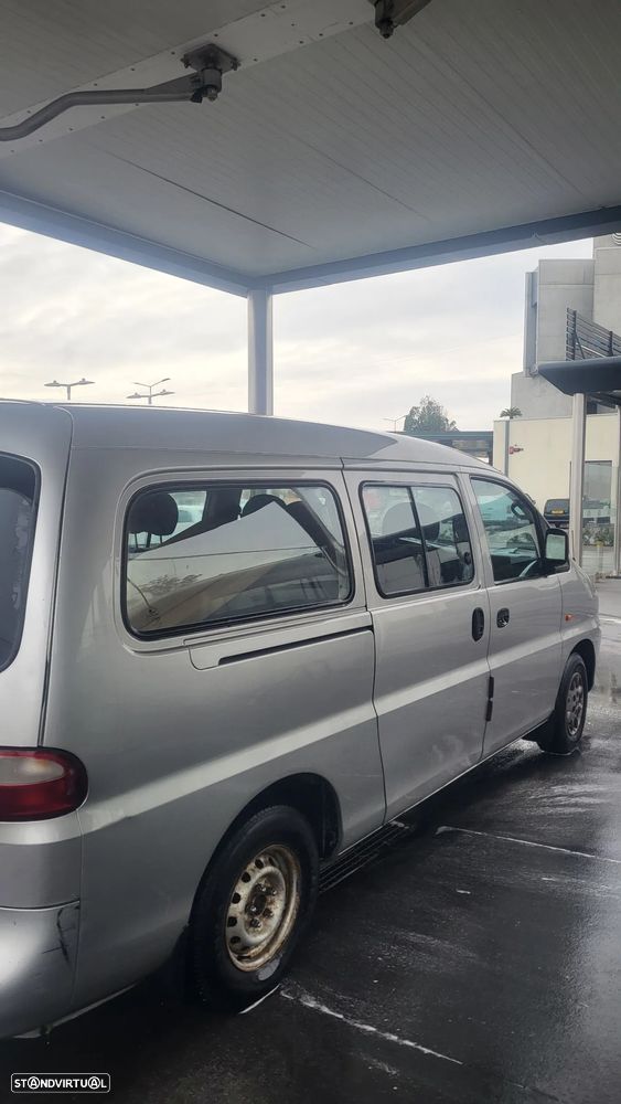 Hyundai H-1 Starex - 4