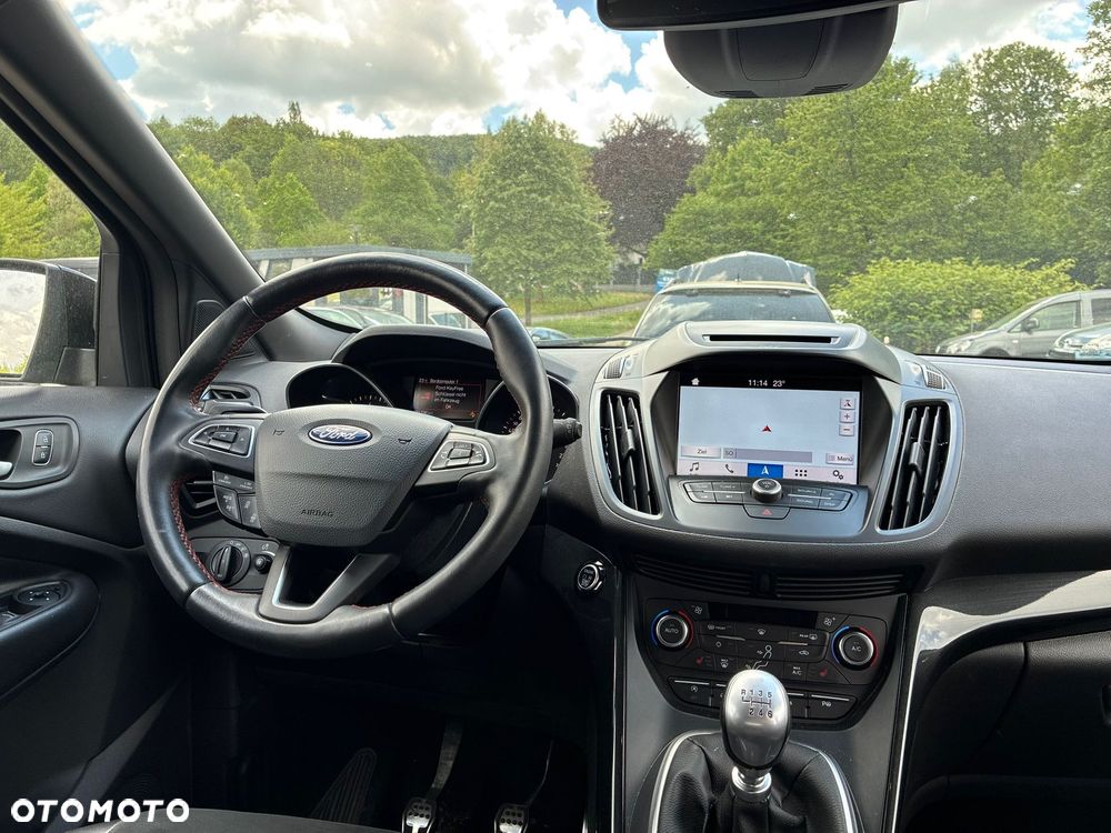 Ford Kuga 1.5 EcoBoost 2x4 Titanium - 10