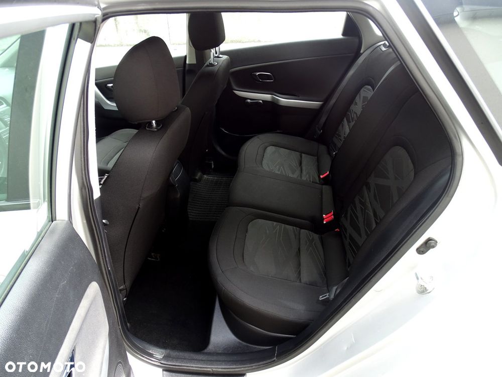 Kia Ceed 1.4 L - 12