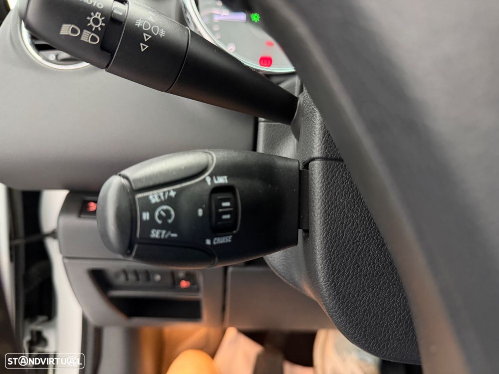 Peugeot 3008 1.6 HDi Allure - 25