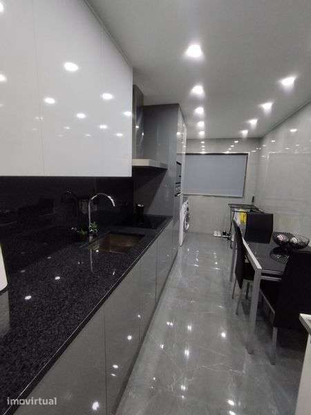 T2 S. Mamede Infesta, Pedra Verde, c/ garagem e varanda - Grande imagem: 5/12