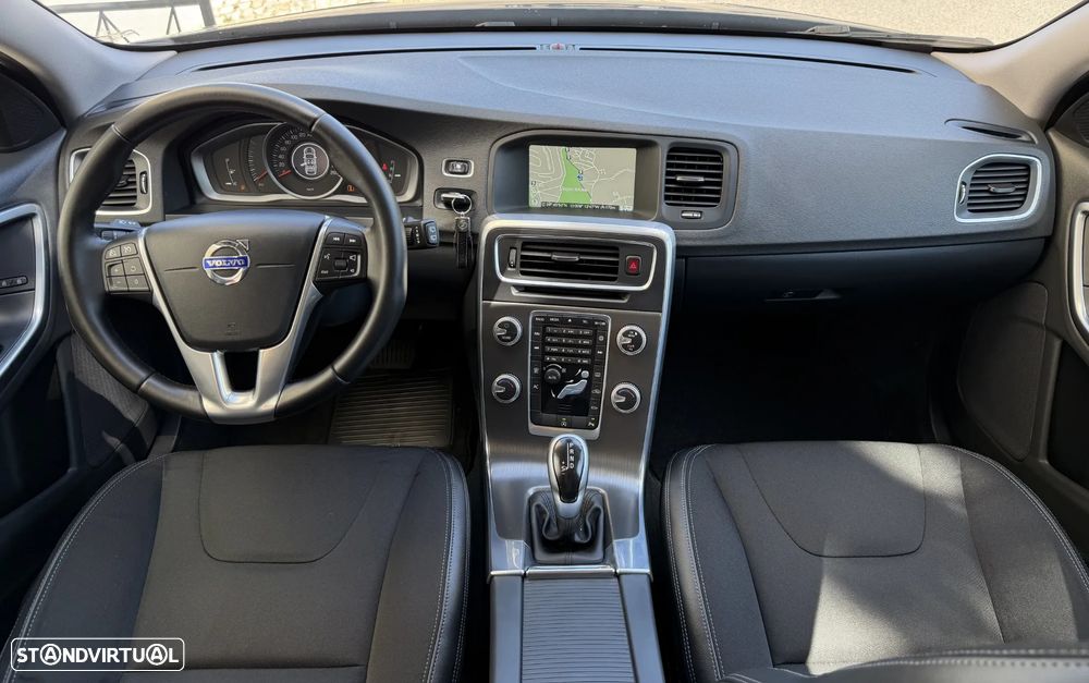 Volvo V60 2.0 D3 Momentum Geartronic - 21