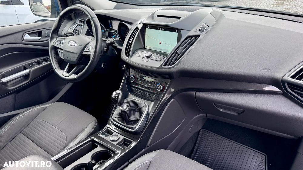 Ford Kuga 1.5 EcoBoost TITANIUM - 6