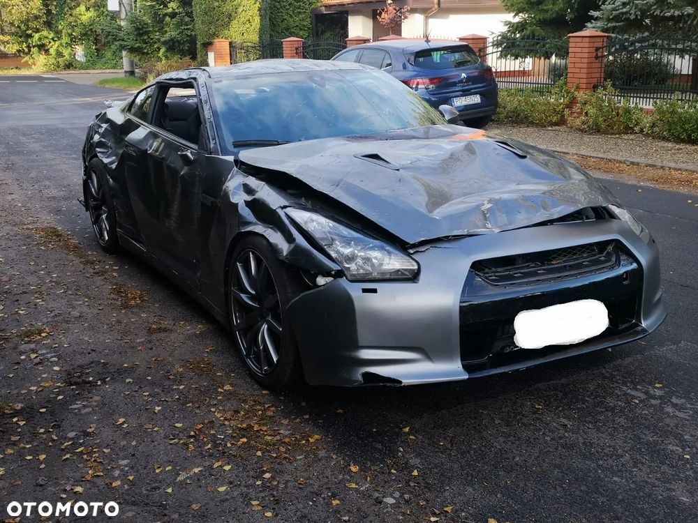 Nissan GT-R Premium Edition - 2