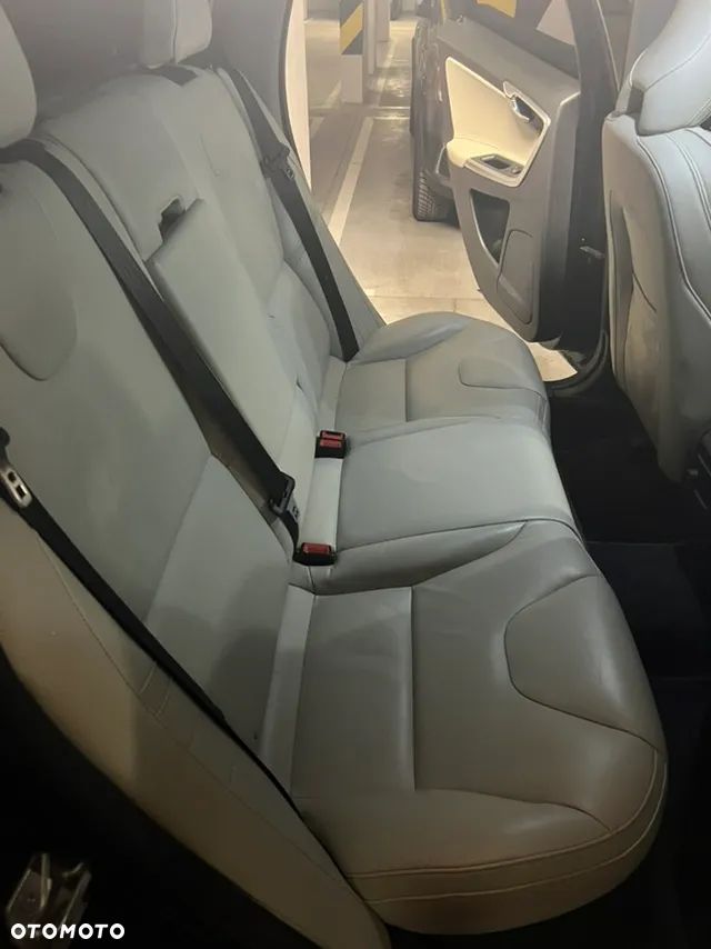 Volvo XC 60 D4 AWD Ocean Race - 10