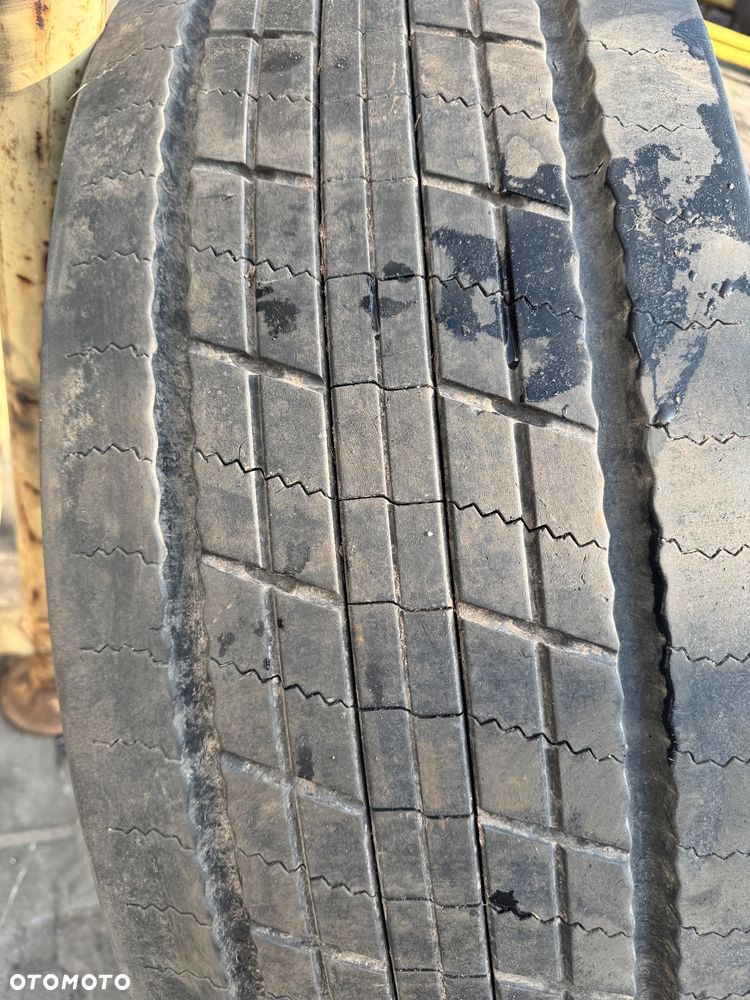 Opona Bridgestone 315/70 R22,5 - 2