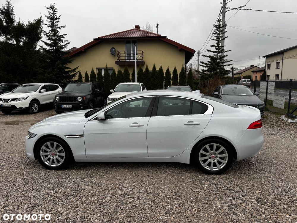 Jaguar XE 2.0 T Prestige - 7