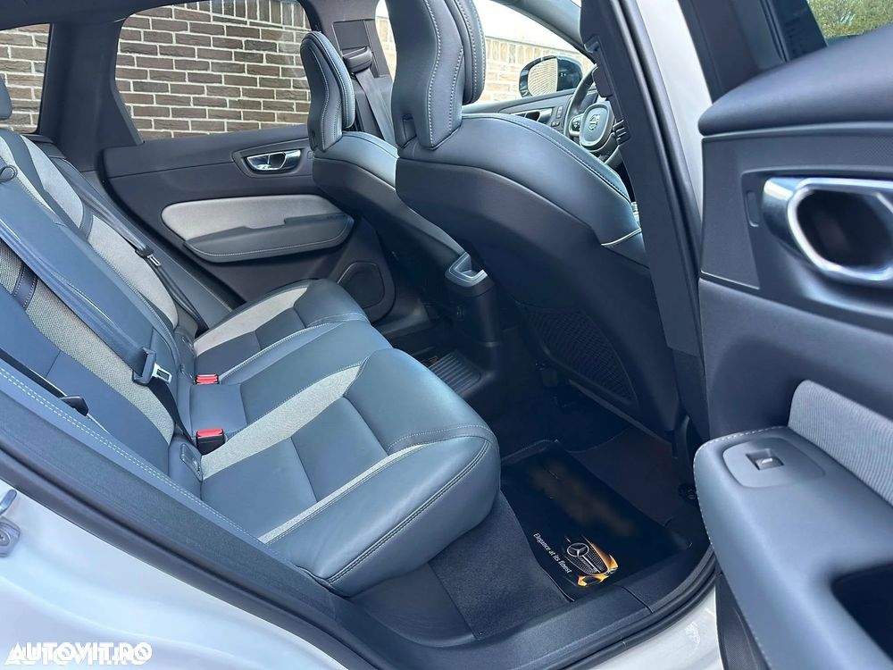 Volvo XC 60 T6 AWD Recharge Geartronic RDesign - 12