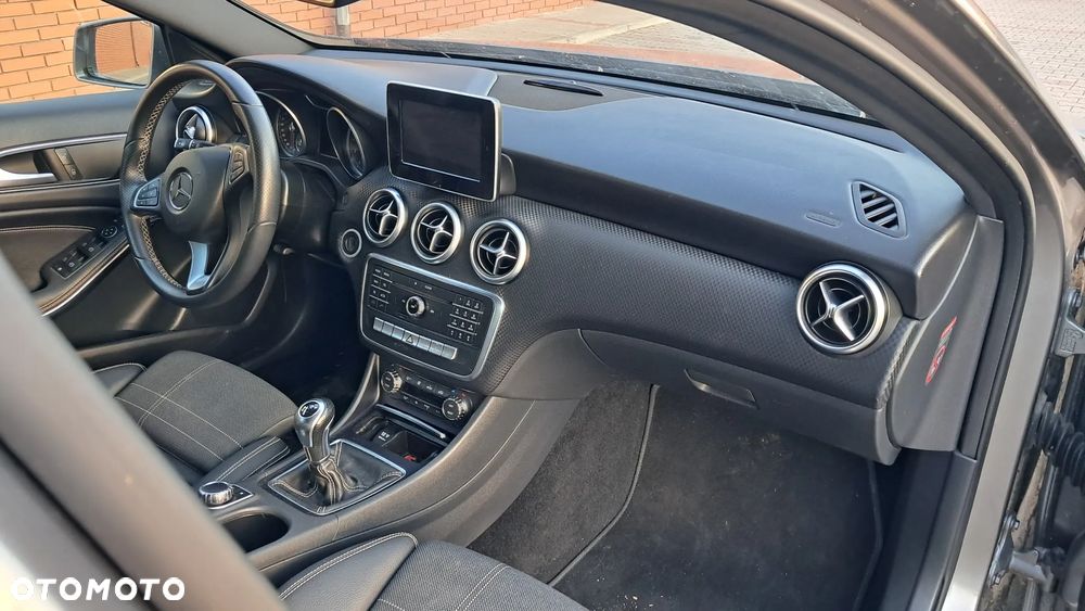 Mercedes-Benz Klasa A 200 (BlueEFFICIENCY) - 24