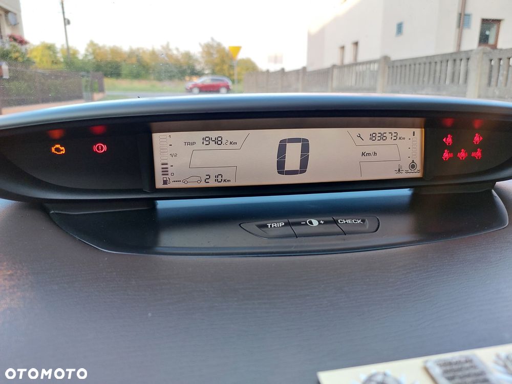 Citroën C4 1.6 16V Confort - 7