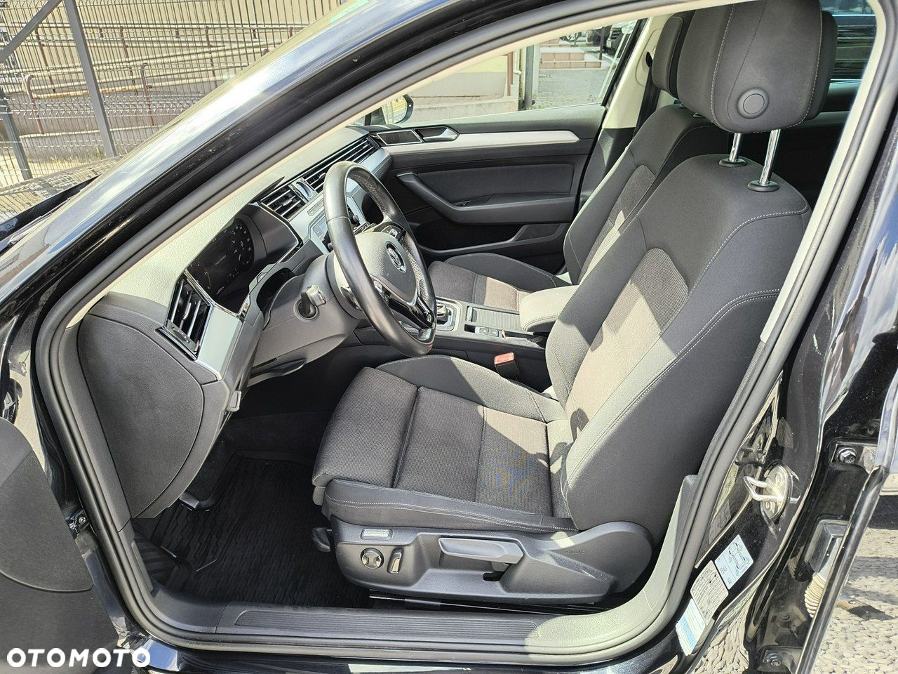 Volkswagen Passat - 10