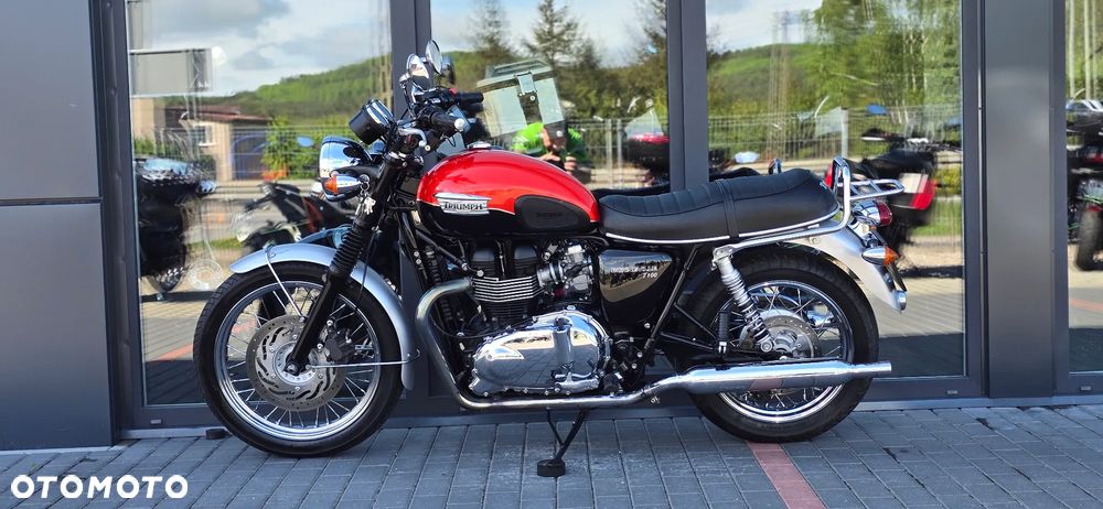 Triumph Bonneville - 23
