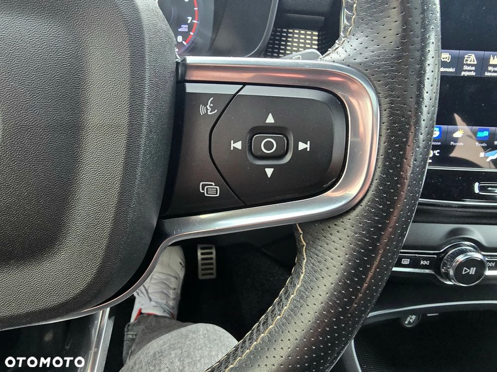 Volvo XC 40 - 35