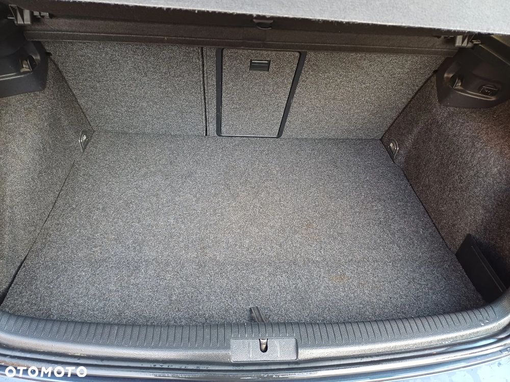 Volkswagen Golf - 12