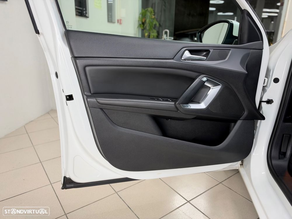 Peugeot 308 SW BlueHDi 120 EAT6 Stop & Start Allure - 13