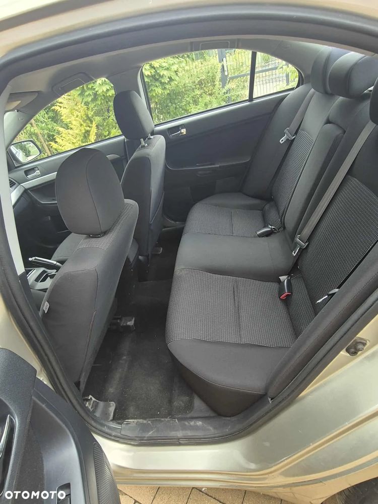 Mitsubishi Lancer - 5