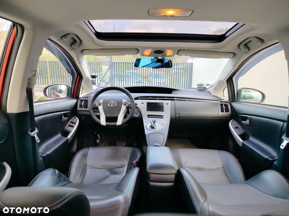 Toyota Prius 1.8 HSD Prestige - 11