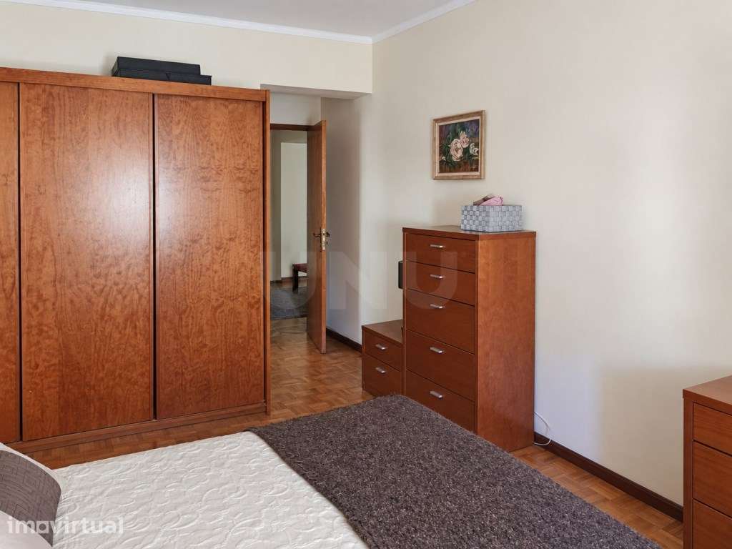 Apartamento T3, com garagem, sótão, várias varandas e excelentes vi... - Grande imagem: 5/16