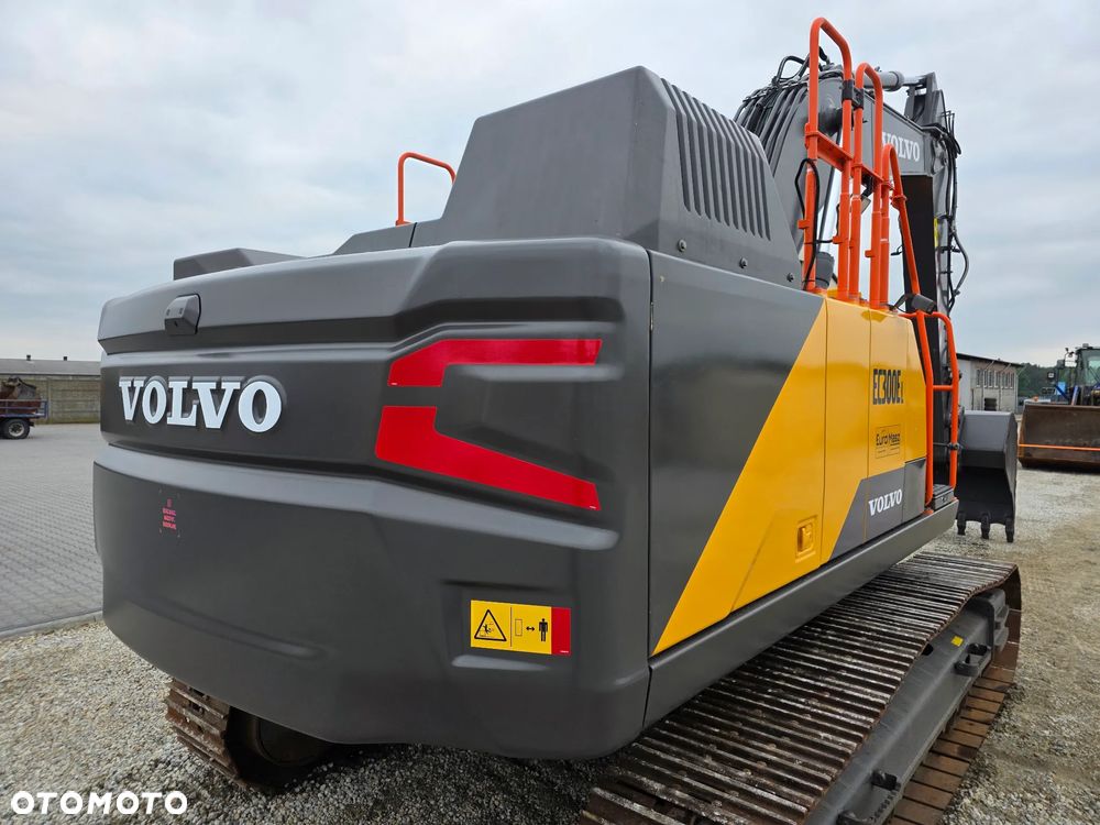 Volvo EC 300 EL, 2022 ROK, 3600 MTH, PODNOSZONA KABINA - 16