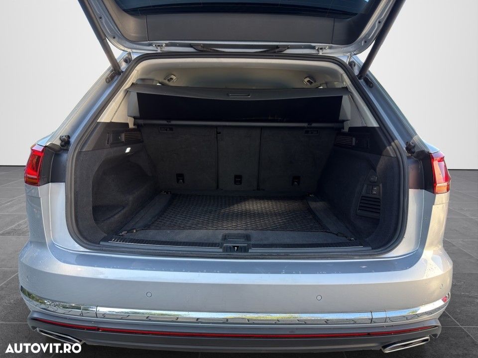 Volkswagen Touareg - 11