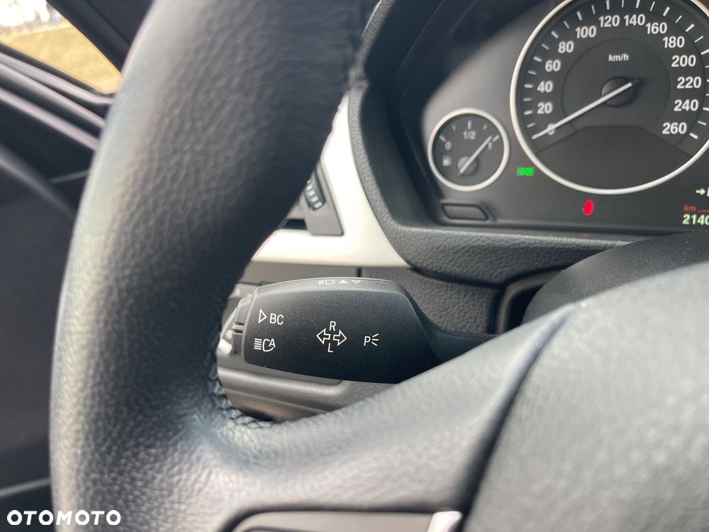 BMW Seria 3 320i - 16