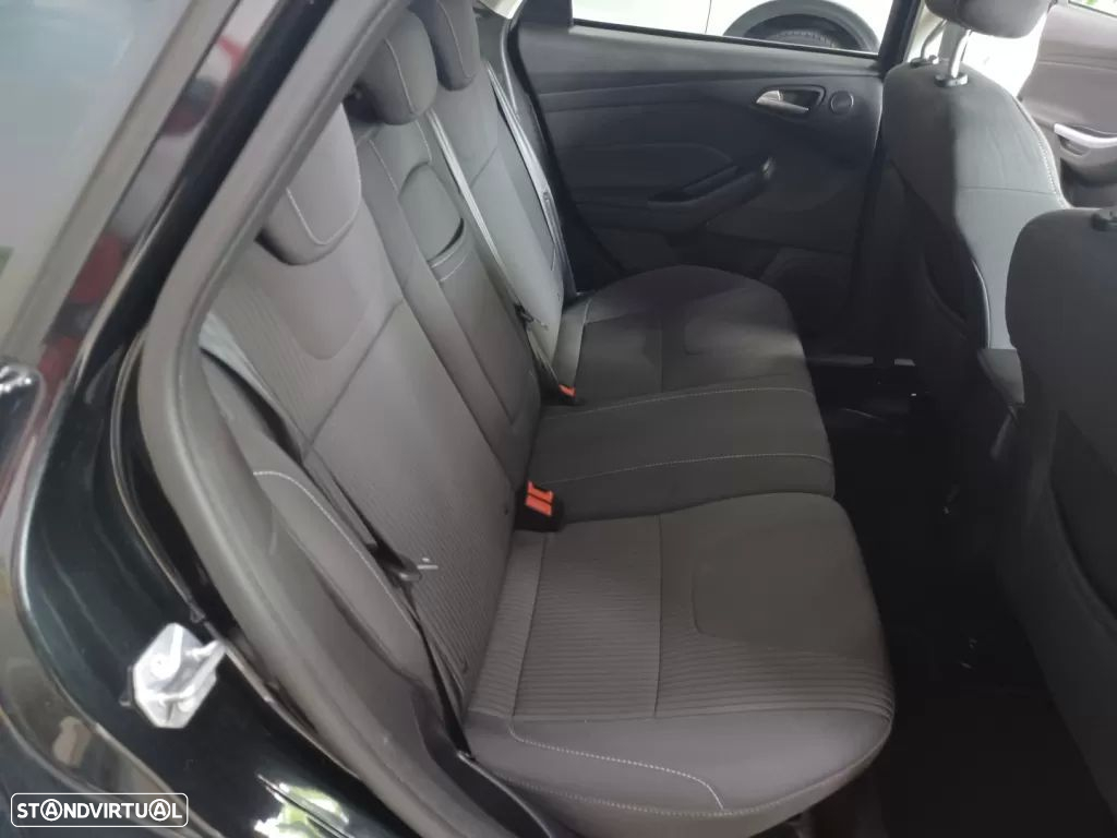 Ford Focus 1.0 EcoBoost S&S TITANIUM - 26