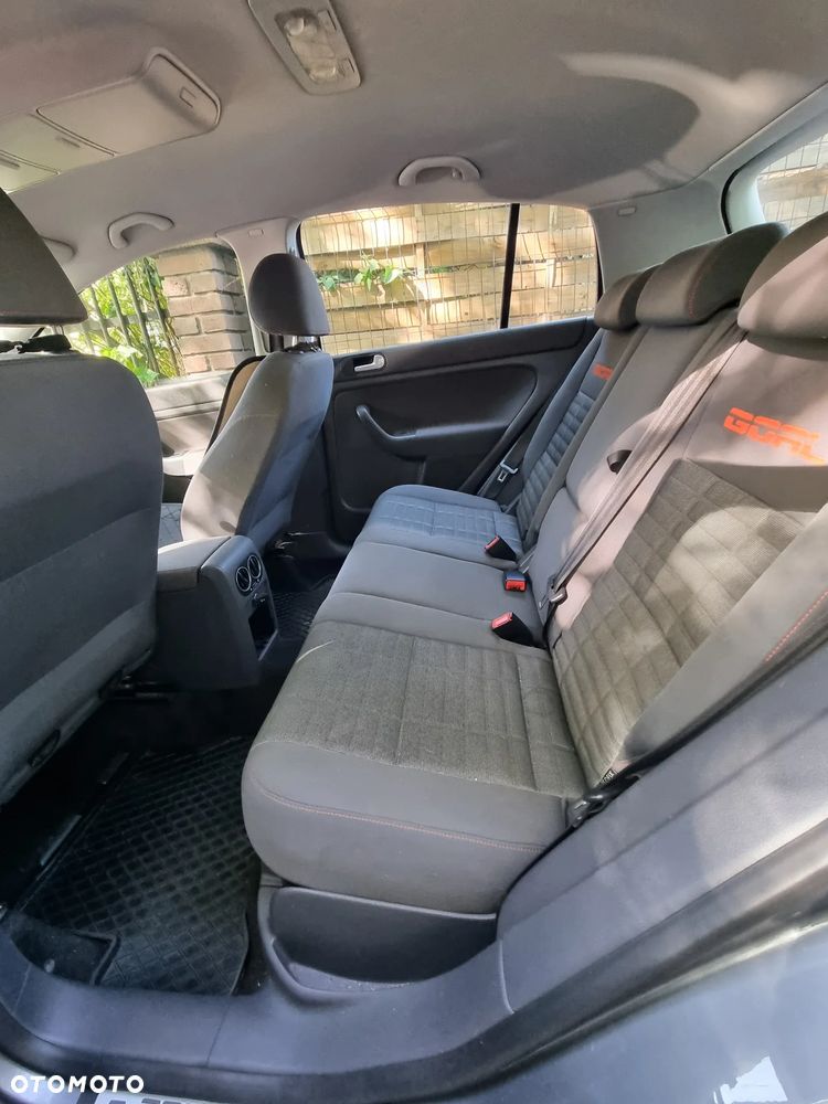 Volkswagen Golf - 6