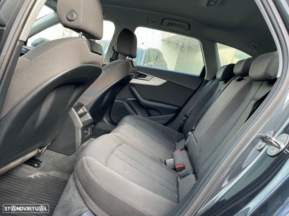 Audi A4 Avant 30 TDI S line S tronic - 16