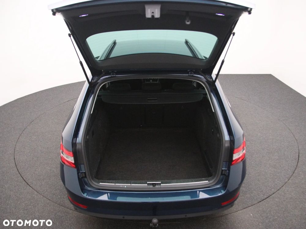 Skoda Superb 2.0 TDI SCR Ambition DSG - 35