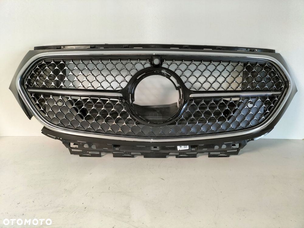 atrapa kratka grill mercedes e klasa w214 22- amg led silver diamond - 1