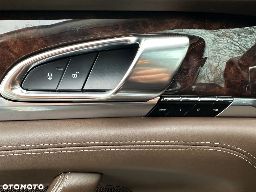 Porsche Panamera GTS PDK - 33