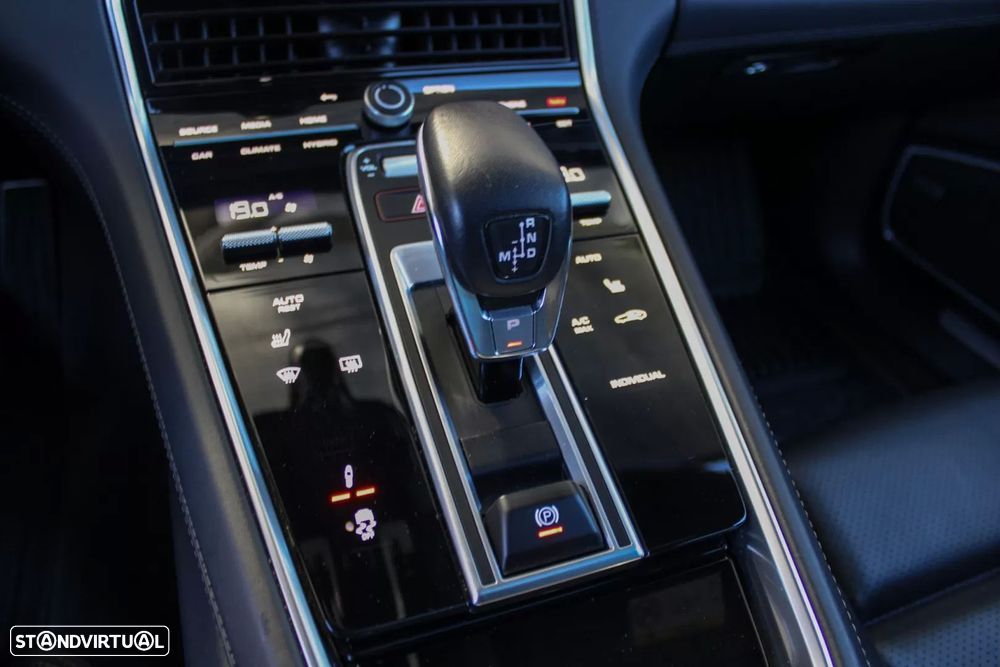 Porsche Panamera 4 E-Hybrid — fotografia 19