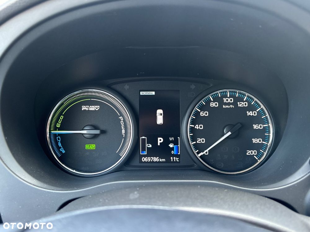Mitsubishi Outlander 2.0 4WD Top - 35
