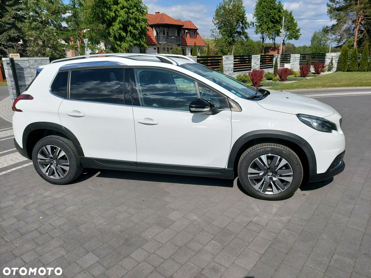 Peugeot 2008 - 8